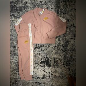 Brand new Nike jogger set